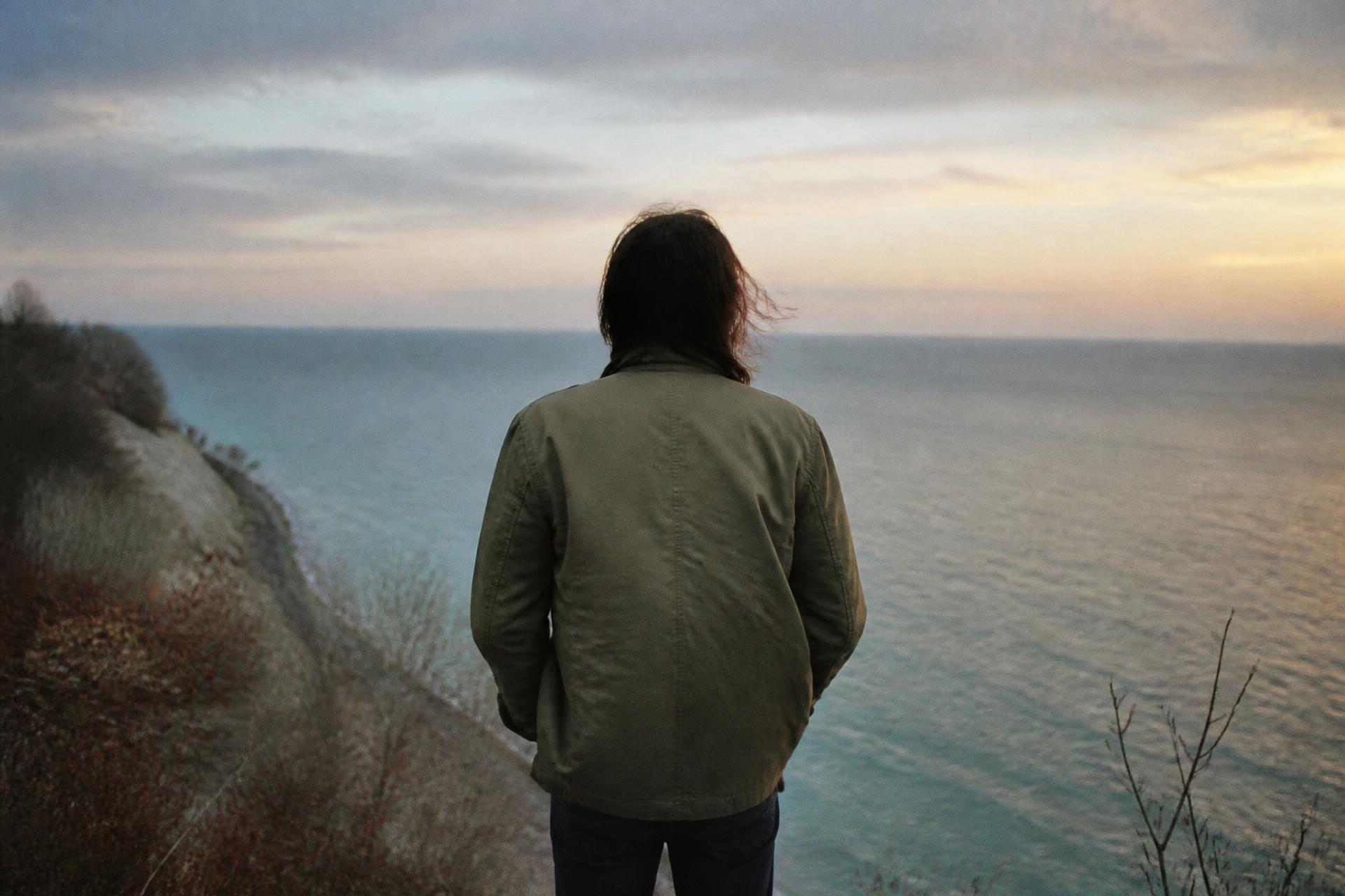 A person from behind at Scarborough Bluffs · Toronto
